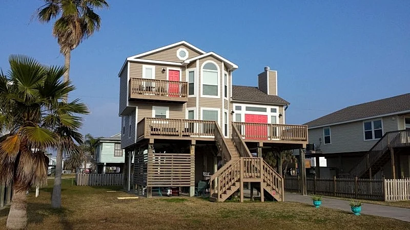 The Driftwood - Social Distance in Style, Perfect Location with Tiki Bar