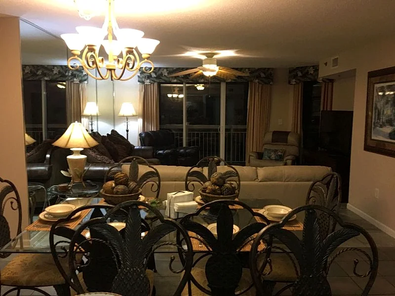 Luxury Ocean Front Corner Unit Free WiFi, 55' Big Screen Smart TVs, Tile floors