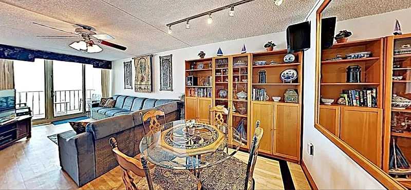 Oceanfront, Jacuzzi (overlooks ocean), Fireplace, 2 Heated Pools, Game rooms