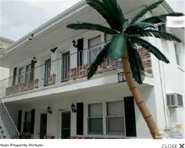 1 Bedroom Beach Block W/ Free Off Street Parking