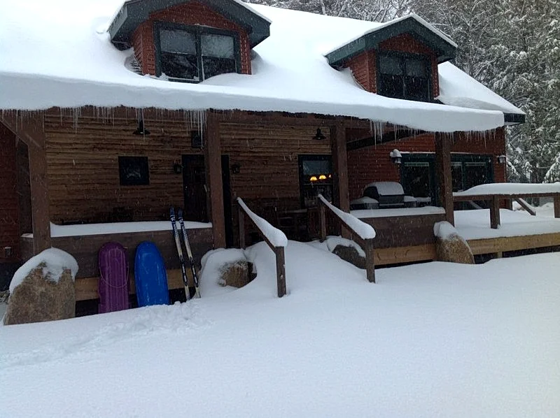 Waterfront year-round lodge surrounded by magnificent lakes and mountains