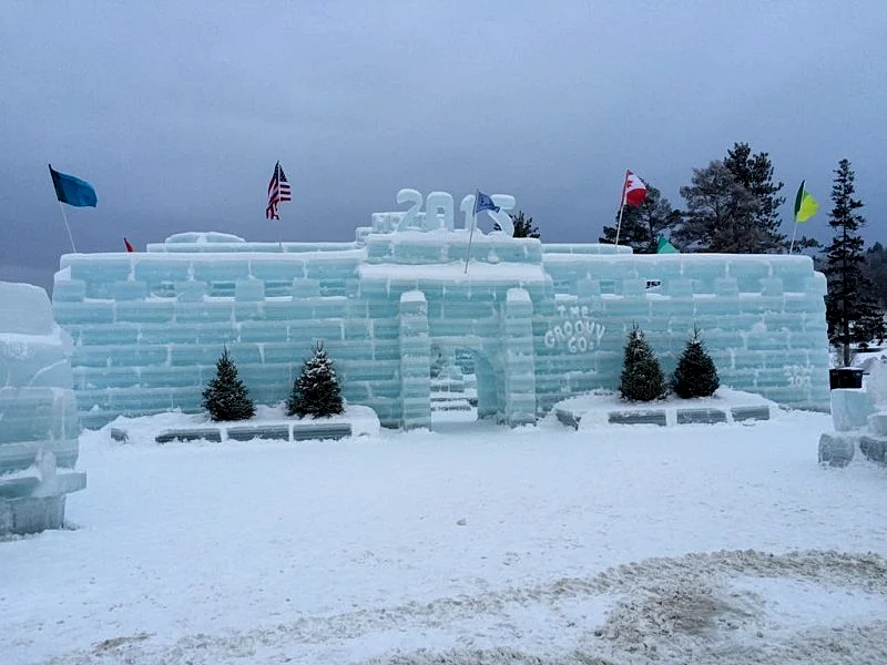 Waterfront year-round lodge surrounded by magnificent lakes and mountains in Saranac Lake, New York, United States — photo 2