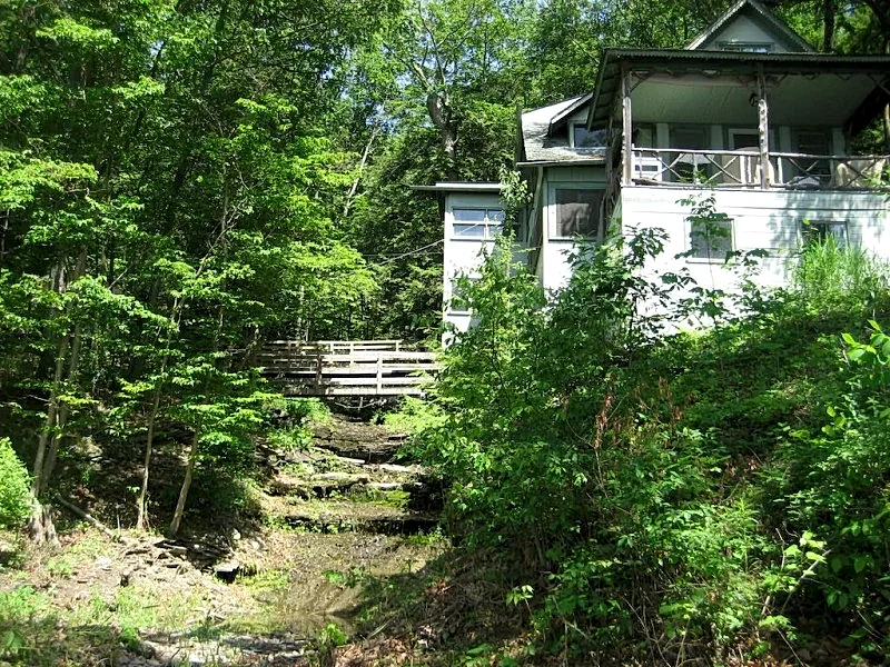 Charming Cottage overlooking Lake- East Side, Beautiful Sunsets