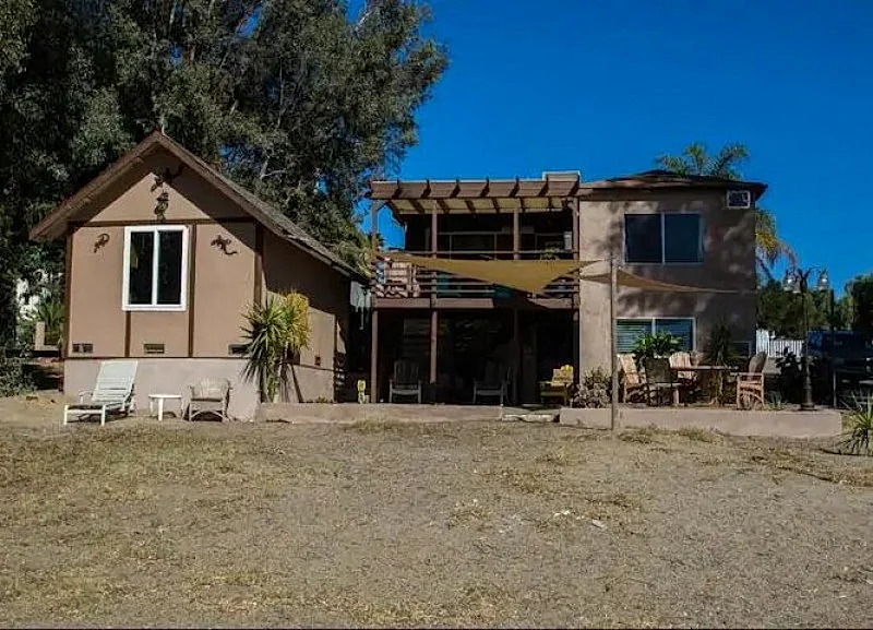 Lakeside 3 Bedroom Home, Your own Private Beach