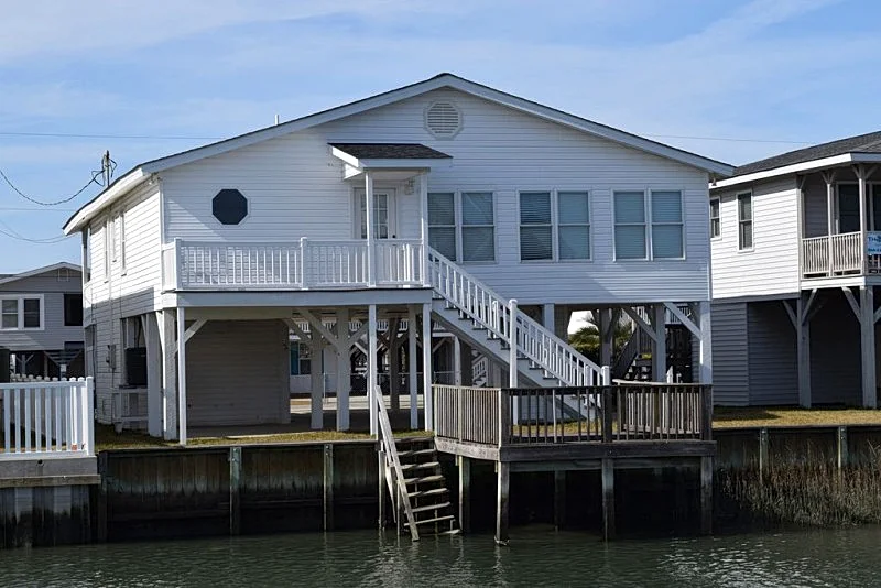 Beach House on Channel, Private dock,Walk to Beach