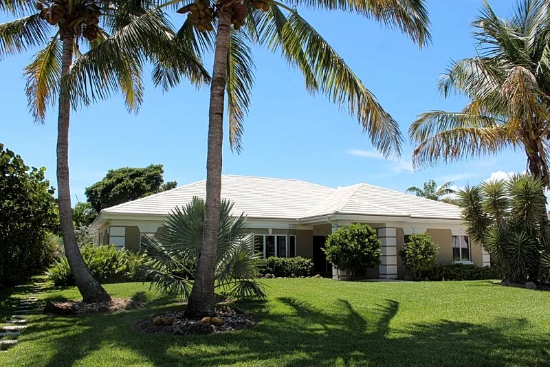 Luxurious 4 Bedroom Beachside Villa