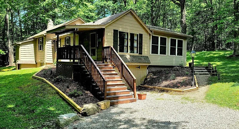 Family friendly, cozy cottage with hot tub in Ohiopyle!