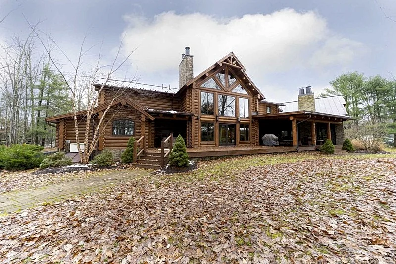 9,000 Sq Ft Authentic Log Home 2 miles from Lake Wallenpaupack –Sleeps 20