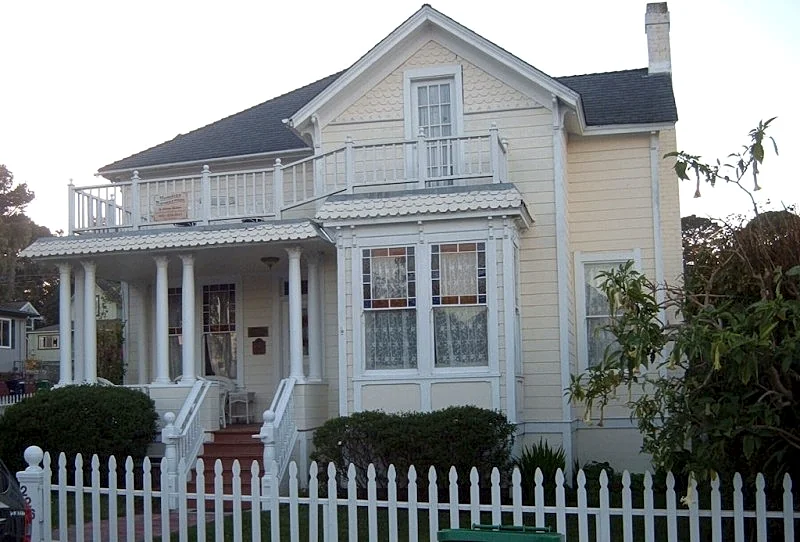 Large Historic Beautiful Victorian , Yard with Hot Tub and Fire Pit.