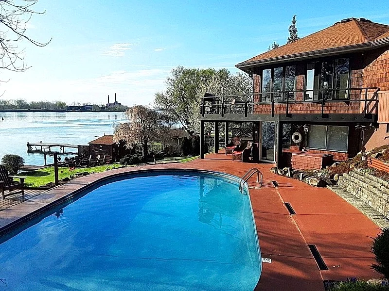 Right On the Niagara River - River Access Dock - Pool - Hot Tub - Firepit...more