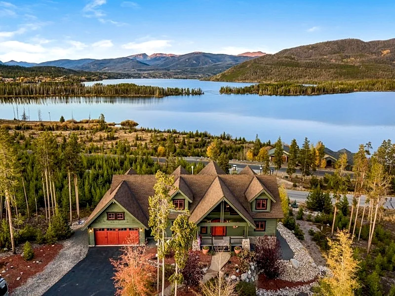 5 Star - Executive Lakeview - For those who want Only the BEST!
