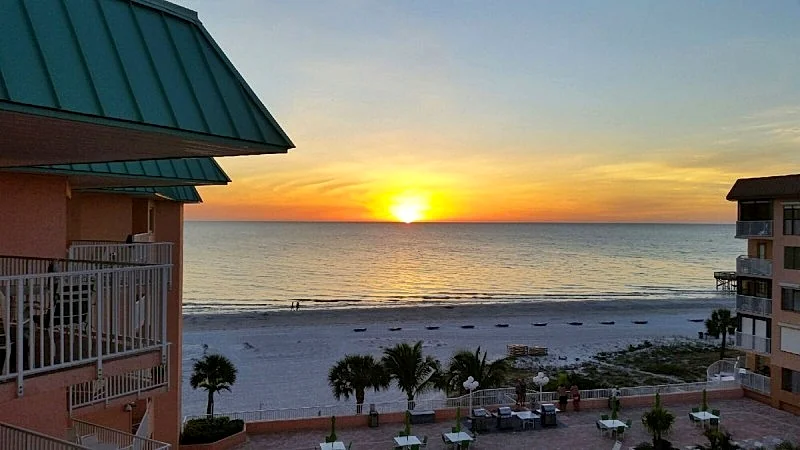 Indian Rocks Beach / Indian Shores Ocean Condo near Clearwater & St Petersburg