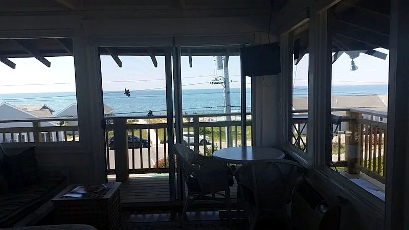 PANORAMIC VIEWS!! Front Studio Unit Beach Across Street.