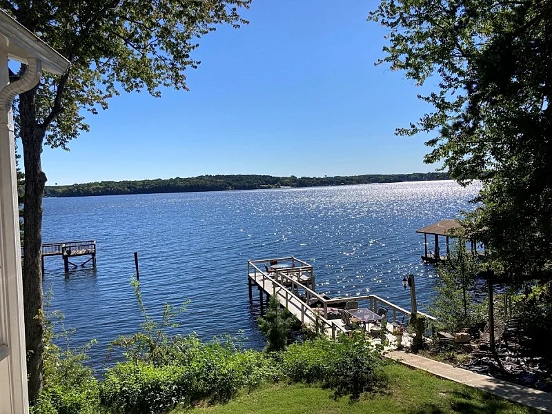 Waterfront! Lake Norman Couples Getaway - One Bedroom Apt.