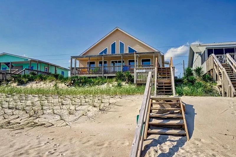Favorite Beach House Ever! Lovely and Inviting Ocean Front. Linens Included.