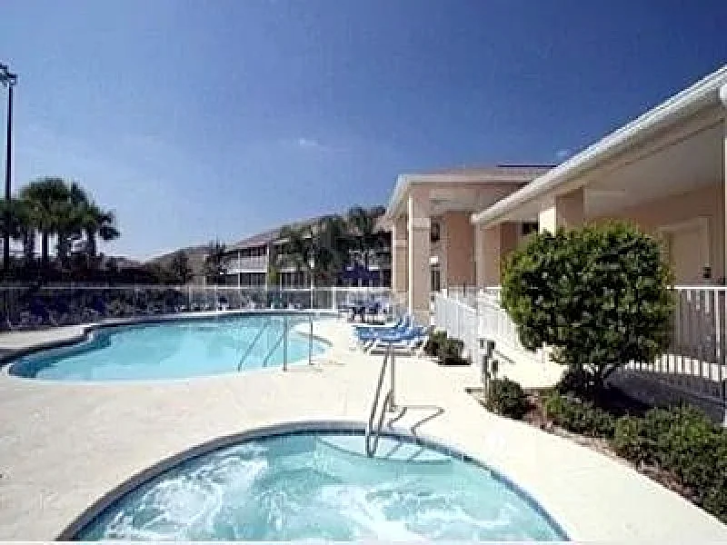 1 mile from Disney, Celebration FL, family Condo, free Wi-Fi Lake view - Kissimmee