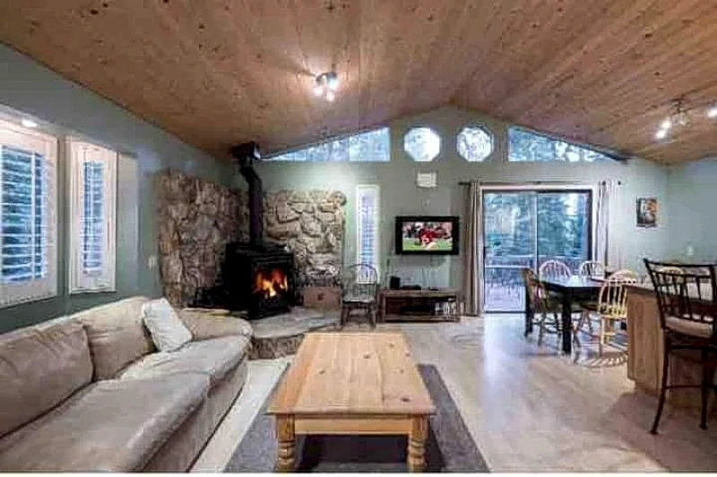 California Beach Rentals | 4BR Lake Home in the Woods HOT TUB HOA Beach