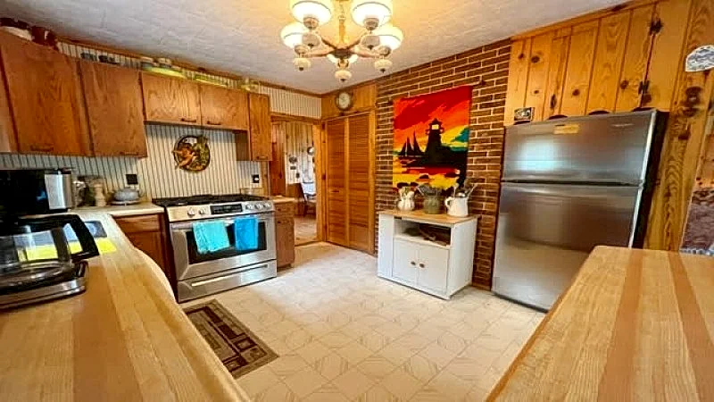 Lake Huron Cottage #1161, 4-BR, 2-BA in Tobermory in Northern Bruce Peninsula, Ontario, Canada — photo 4