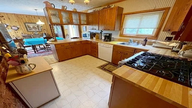Lake Huron Cottage #1161, 4-BR, 2-BA in Tobermory in Northern Bruce Peninsula, Ontario, Canada — photo 5