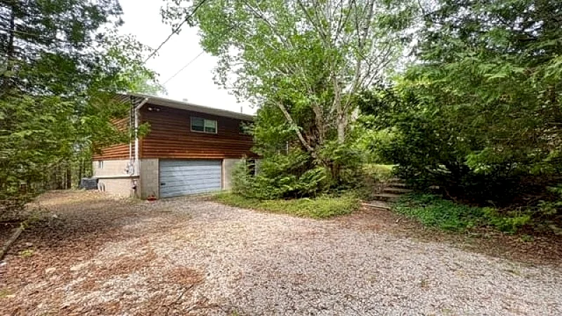 Lake Huron Cottage #1161, 4-BR, 2-BA in Tobermory in Northern Bruce Peninsula, Ontario, Canada — photo 2
