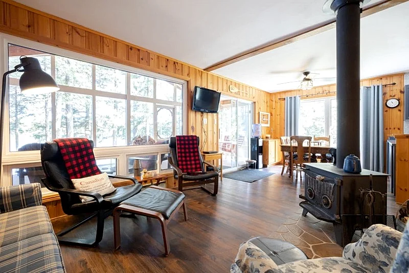 Beautiful Muskoka Lakefront Cottage #349, Bigwind Lake in Bracebridge, Ontario, Canada — photo 4