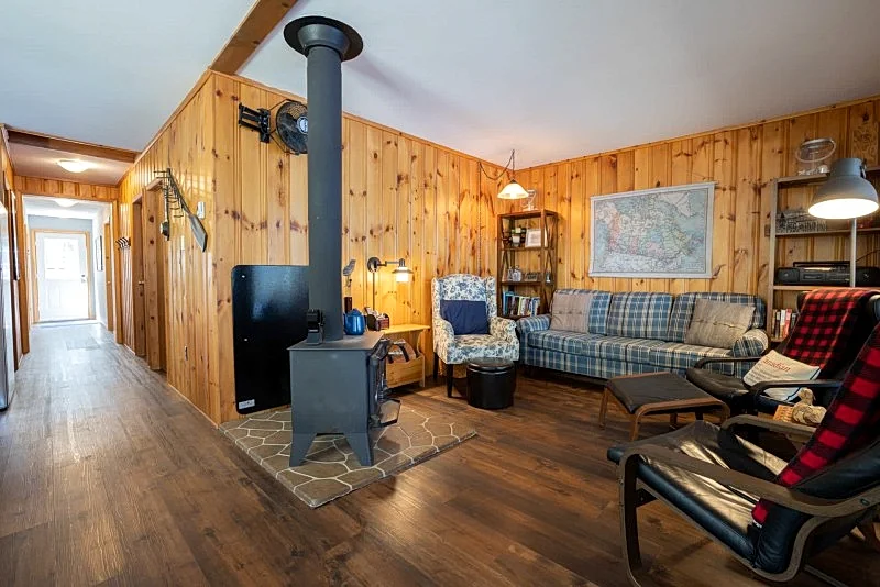 Beautiful Muskoka Lakefront Cottage #349, Bigwind Lake in Bracebridge, Ontario, Canada — photo 3