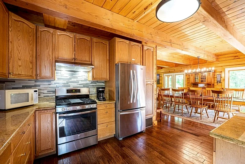 Impressive and Spacious Lakefront Cottage #629, Colbourne Lake in Algonquin Highlands, Ontario, Canada — photo 5