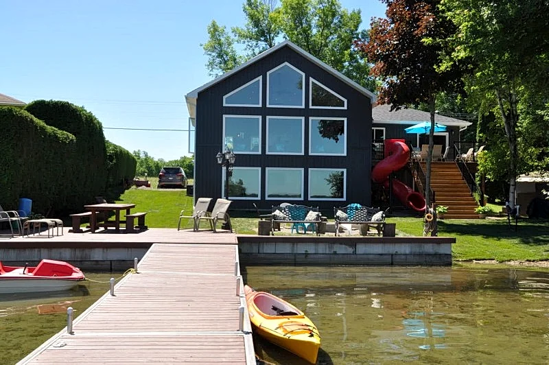 Charming Lakeront Cottage #903 on Couchiching Lake