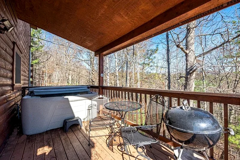Gorgeous View Smoky Mountain Log Cabin WiFi, Hot Tub, Fireplace, Pool & Fishing in Pigeon Forge, Tennessee, United States — photo 5