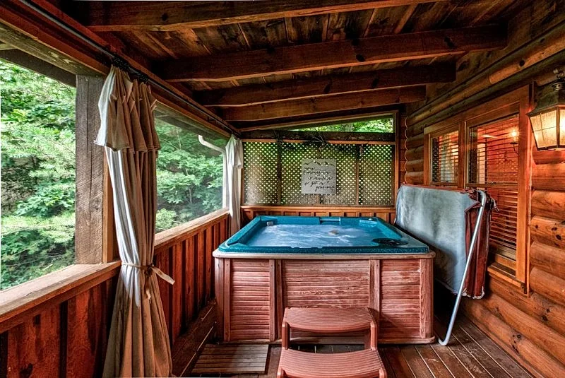 Nice View! Smokies Log Cabin, Fireplace, Hot Tub, Porch Bed, Private, Honeymoon