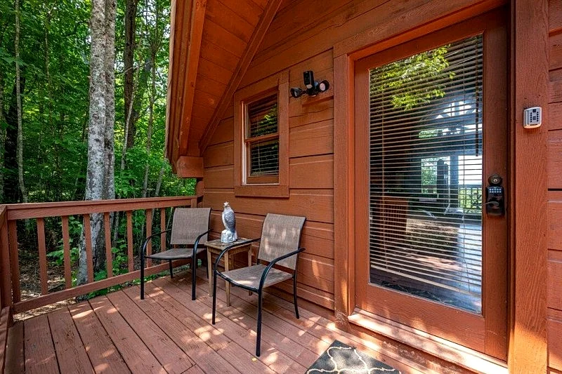 Great View! Cute, Private, Smoky Mountain Honeymoon cabin. Hot Tub! Honeymoon in Pigeon Forge, Tennessee, United States — photo 5