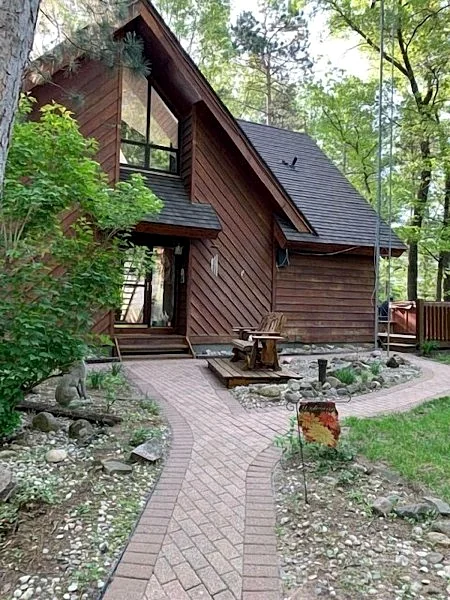 RUSTIC HOME WITH PRIVATE PIER ON LAKE ROCHE-A-CRI - PET FRIENDLY