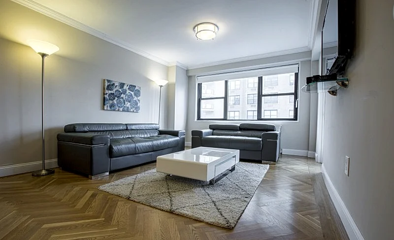 UPPER EAST SIDE - 3 BEDROOMS / 2 BATHROOMS