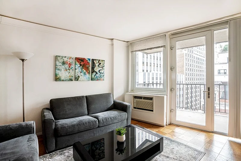COLUMBUS CIRCLE: 3 BEDS 2 BATHS WITH PRIVATE BALCO