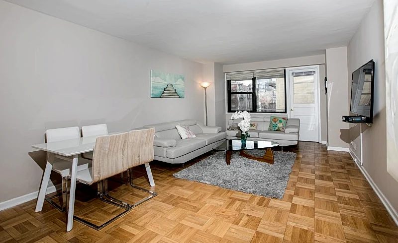 UPPER EAST SIDE - 2 BEDROOMS / 2 BATHROOMS