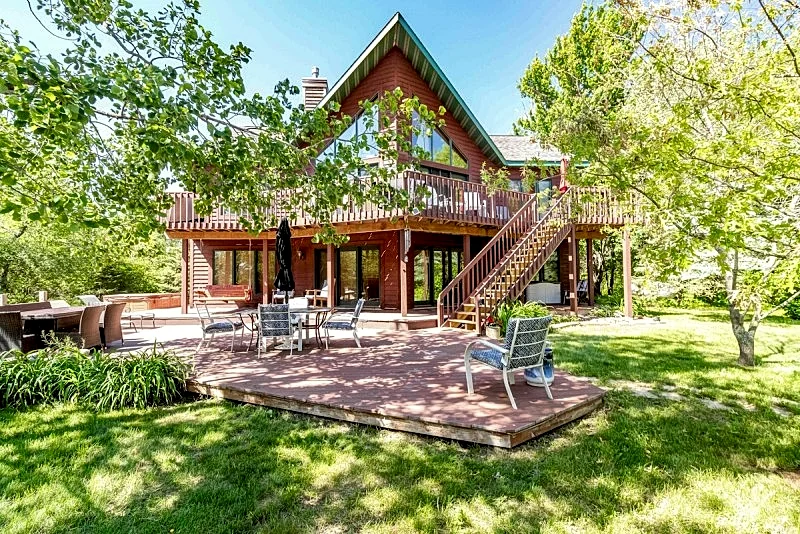 LARGE LAKEFRONT HOME ON LAKE PETENWELL WITH VOLLEYBALL COURT *NEW DISCOUNTED WINTER RATE*