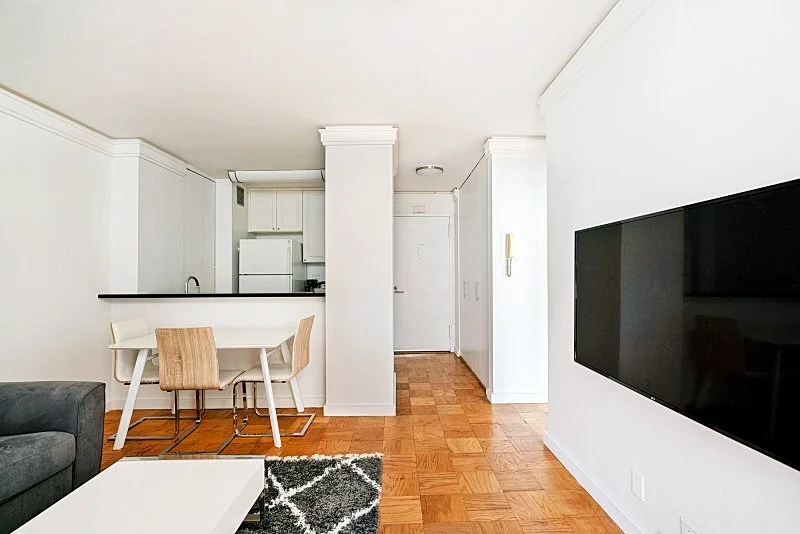 COLUMBUS CIRCLE: 2 BEDROOMS APARTMENT in New York City, New York, United States — photo 1