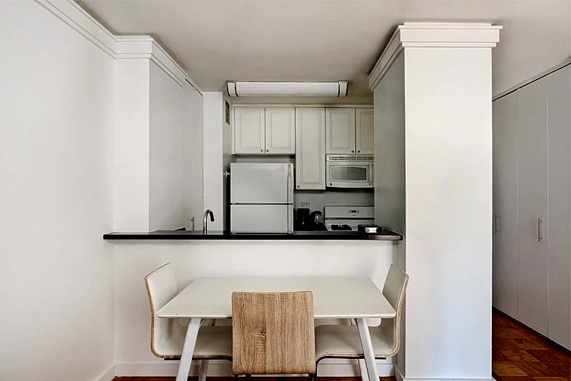 COLUMBUS CIRCLE: 2 BEDROOMS APARTMENT in New York City, New York, United States — photo 3