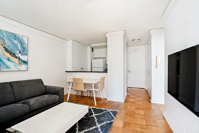 COLUMBUS CIRCLE: 2 BEDROOMS APARTMENT in New York City, New York, United States — photo 4