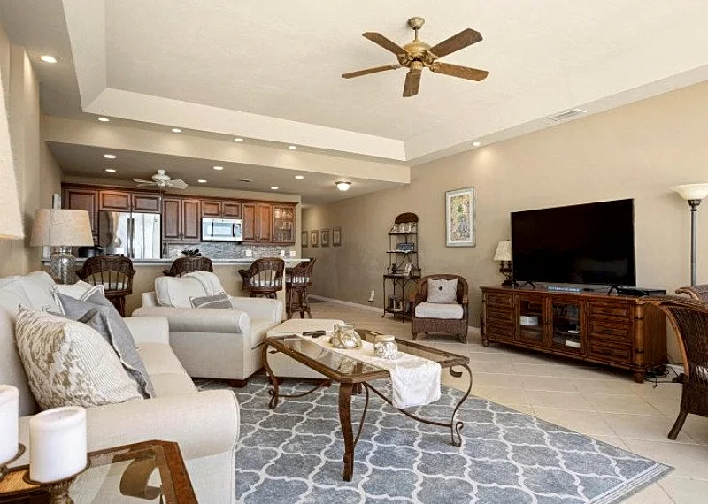 Gorgeous Beachfront Condo directly on #1 Beach in USA in Siesta Key, Florida, United States — photo 3