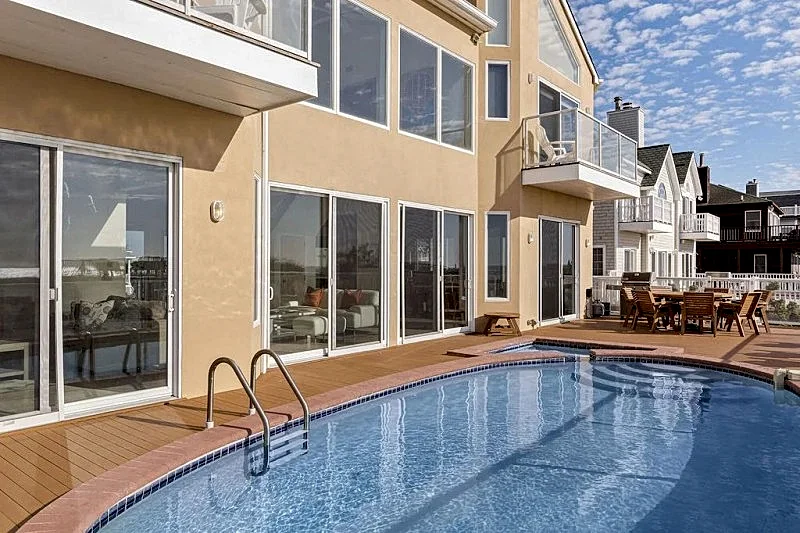 Luxury Oceanfront House! Pool+Jacuzzi facing the Ocean.Call Rose Grant 201-888-1170 in Westhampton Beach, New York, United States — photo 4