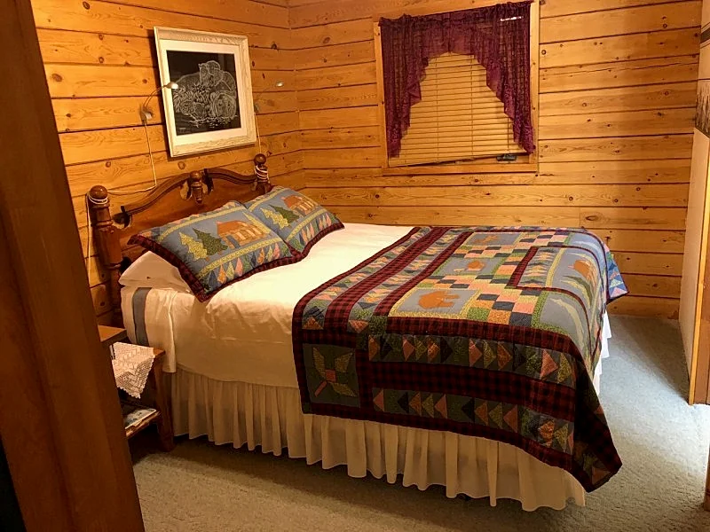 Ginger Bread Cabin in Jasper, Alberta, Canada — photo 5