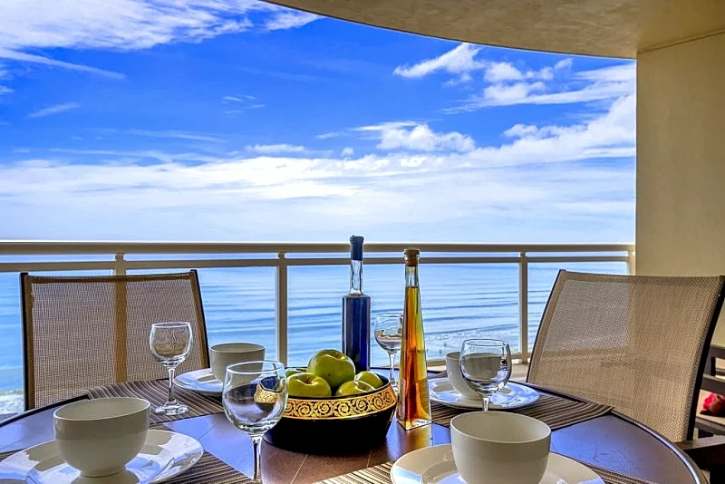 Ocean Vistas 805 a 3 Bedrm 2.5 Bath Ocean Ft Locally Managed!
