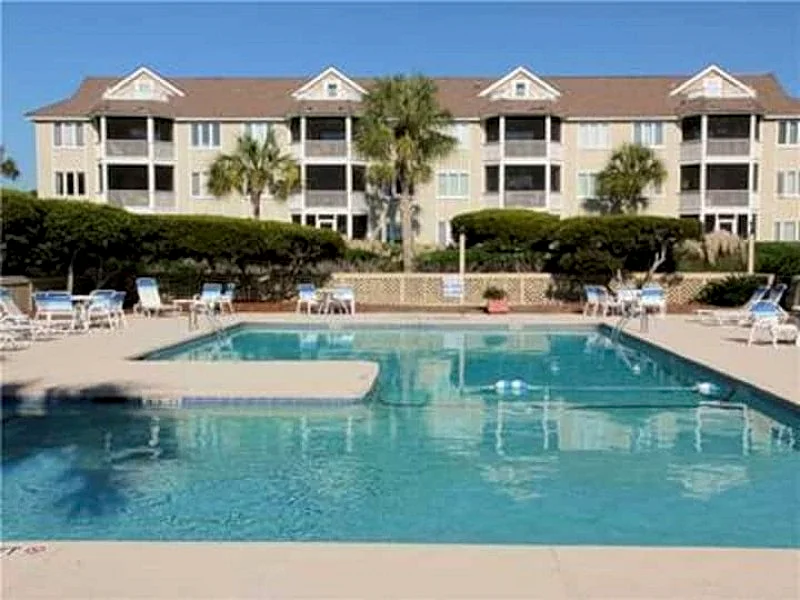 Port O Call, stunning renovated 1 bedroom, Great Complex pool. Enjoy private beach access right from the steps of the screen porch, the beach is just steps away!