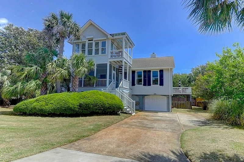 Updated Family Beach House! Short walk to the beach, Partial Ocean Views, $250 Vayk Gear Credit!