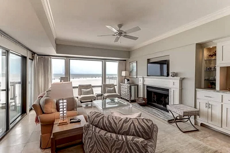 Stunning Ocean Views, Renovated Luxury Condo