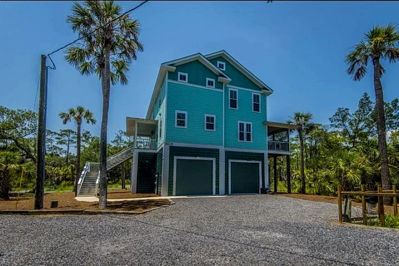804 West Cooper- Very Private and Close to Beach - Extra Large Rooms & Bathrooms