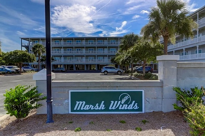 Marshwinds 1K- River & Marsh Views Screen Porch, Short Distance to Beach in Folly Beach, South Carolina, United States — photo 2
