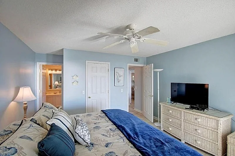 Mermaid Memories- Oceanfront Folly Beach Cottage w/Large Porch & Sunroom - Stellar Reviews! in Folly Beach, South Carolina, United States — photo 4