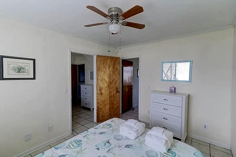 3 Little Mermaids- Surf Here! Oceanfront Duplex Near Washout Area in Folly Beach, South Carolina, United States — photo 4